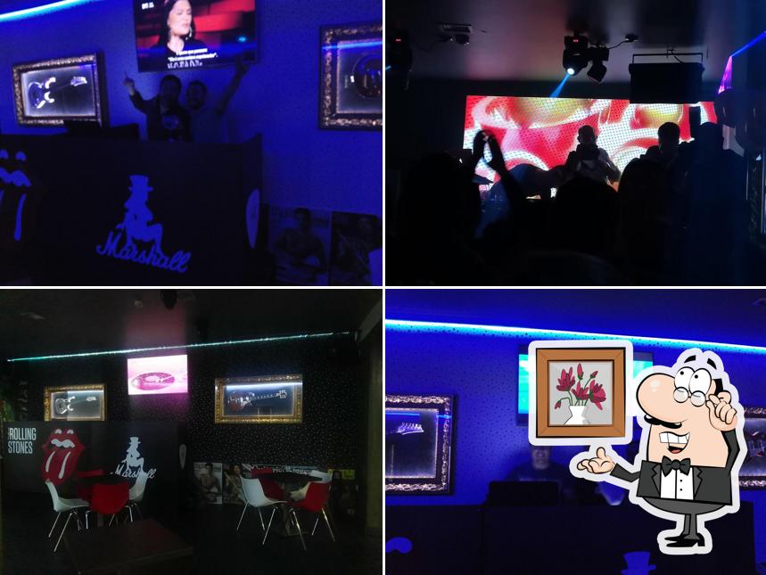 21 Bar Café