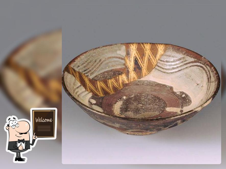 The broken pottery