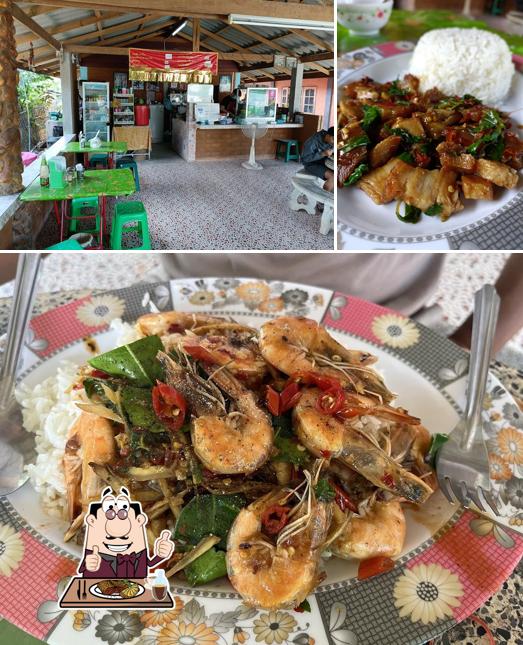 ฟ้าใสสาขา2 ก๋วยเตี๋ยว อาหารตามสั่ง