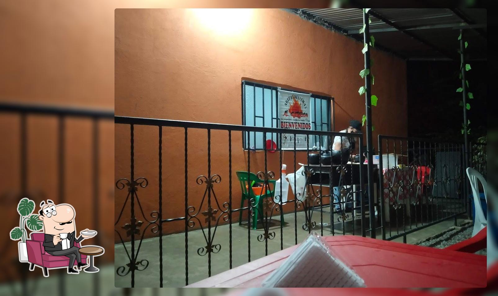 Arepas rellenas al carbón