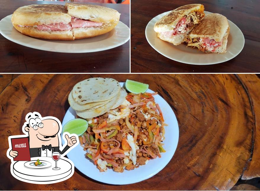 Quesadillas Y Tacos Mexicanos