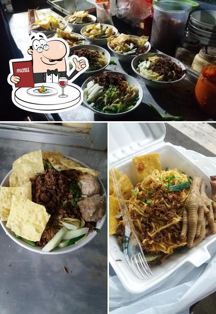 Pangsit Dan Bakso Cak To