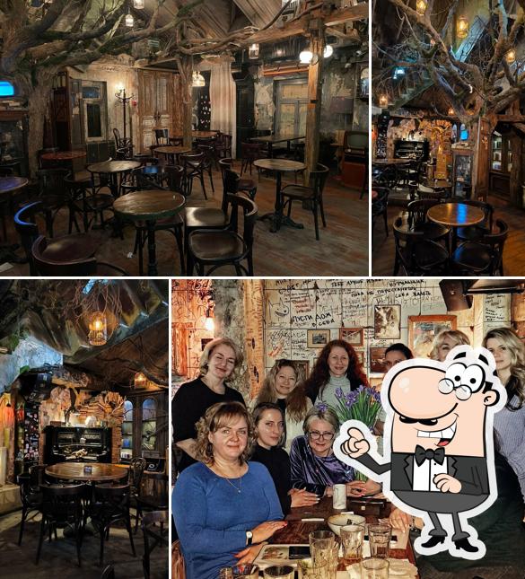 Забронируйте столик в "Доме, в Котором Pub"
