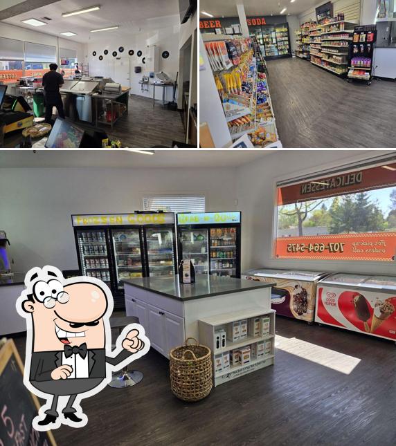 Cozzy Market & Deli