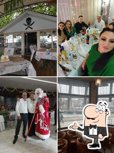 Посмотрите на внутренний интерьер "Пиратской Харчевни"