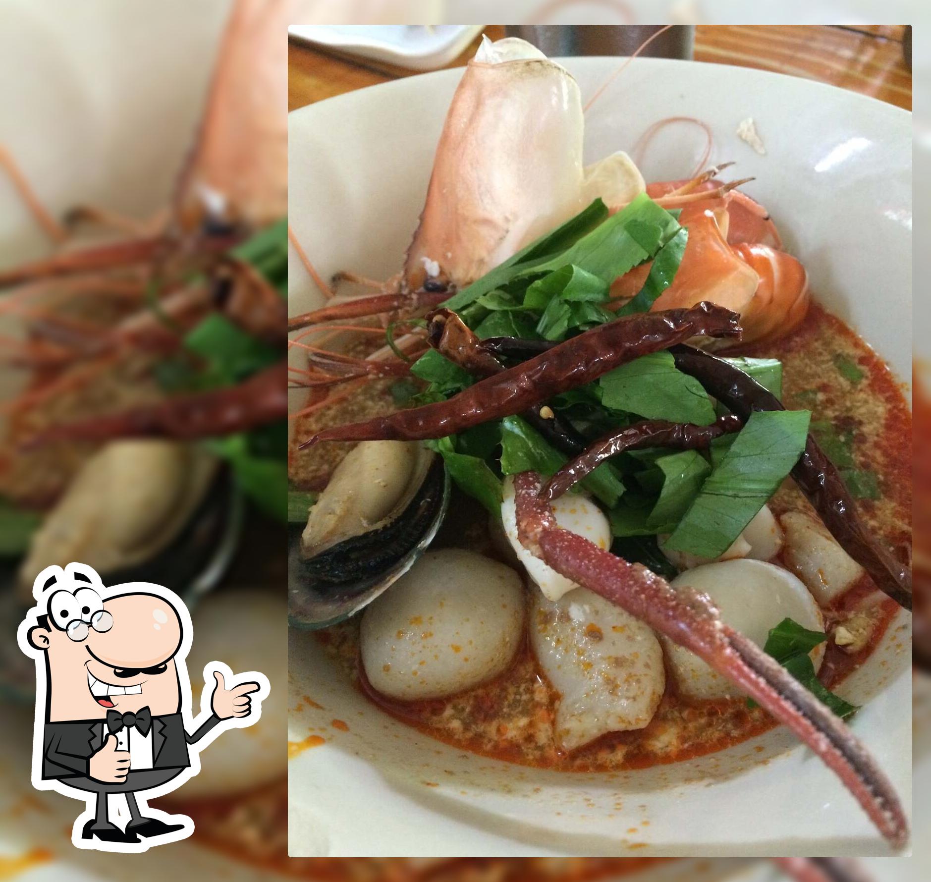 ก๋วยเตี๋ยวหมูตุ๋น เถ้าแก่เบี้ยว