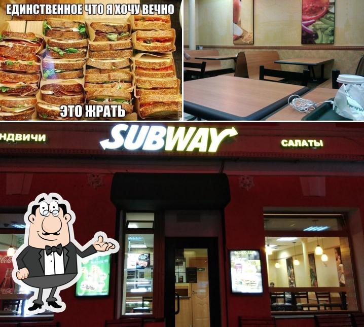 В Subway есть внутреннее оформление, еда и многое другое