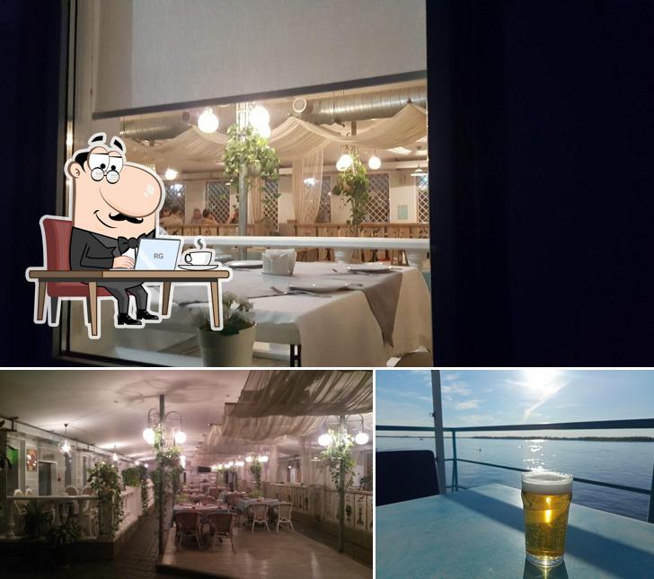 Посмотрите на внутренний интерьер "Скрябина"