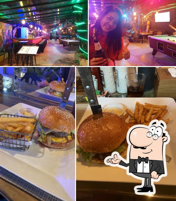 QR Bar & Burgers