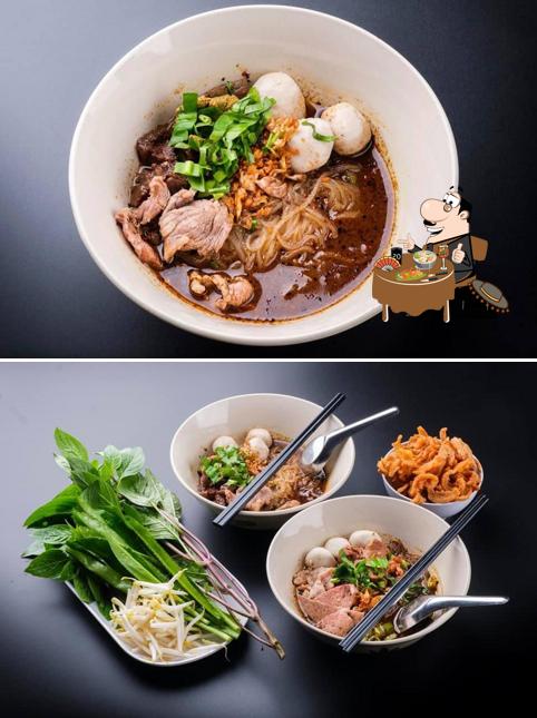 ก๋วยเตี๋ยวเรือสุดซอย by พลอย