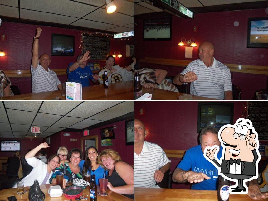Cookys bar and grille