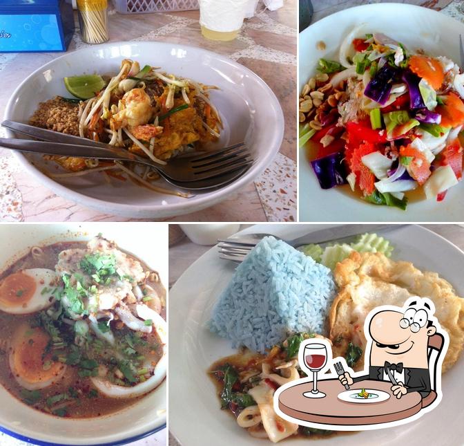 ก๊วยเตี๊ยวต้มยำไข่ท่าม่วง
