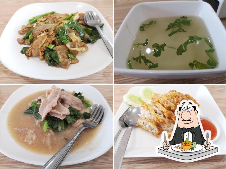 ดิเอ็มไพร์ ข้าวมันไก่ ราดหน้า สุกี้ยากี้