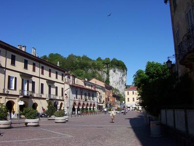 Арона